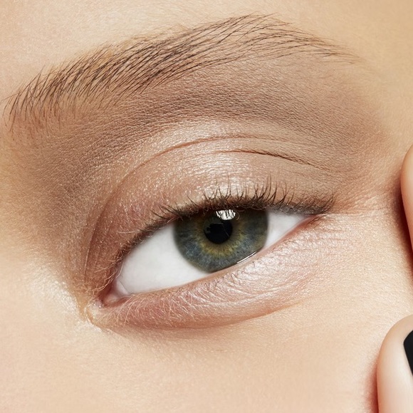 COPY - MAC - EYE SHADOW.                         TRAVEL EXCLUSIVE MEGA OMEGA - Picture 5 of 6